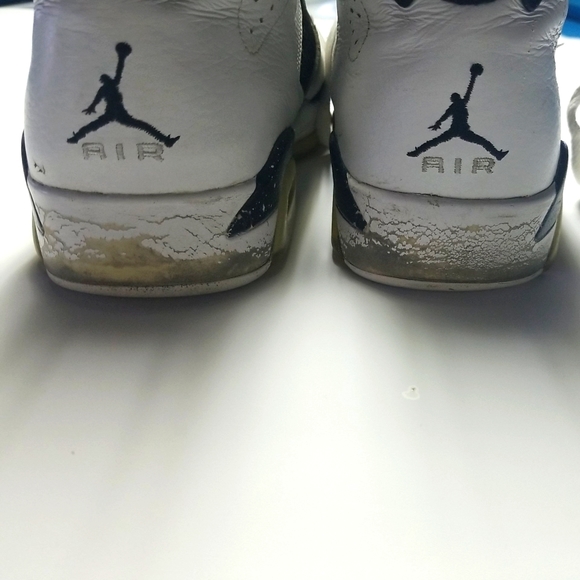 Nike Jordans 384664-101 Size 9.5 - Picture 4 of 9